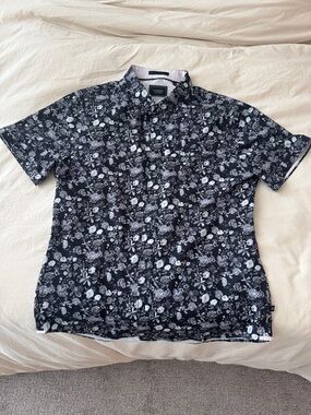 Men's Short Sleeve Floral Button-Down Shirt - Black/White